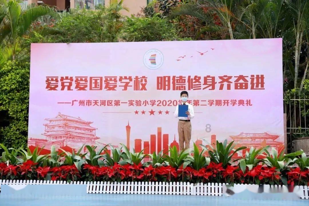 女大学生被抽走凳子摔骨折，发帖索赔遭父母反对，还要断绝关系？